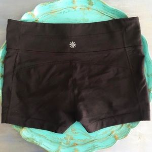 Athleta | NWOT Kickbooty Yoga Shorts | M
